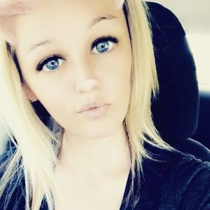 Meet your Posher, Cortney