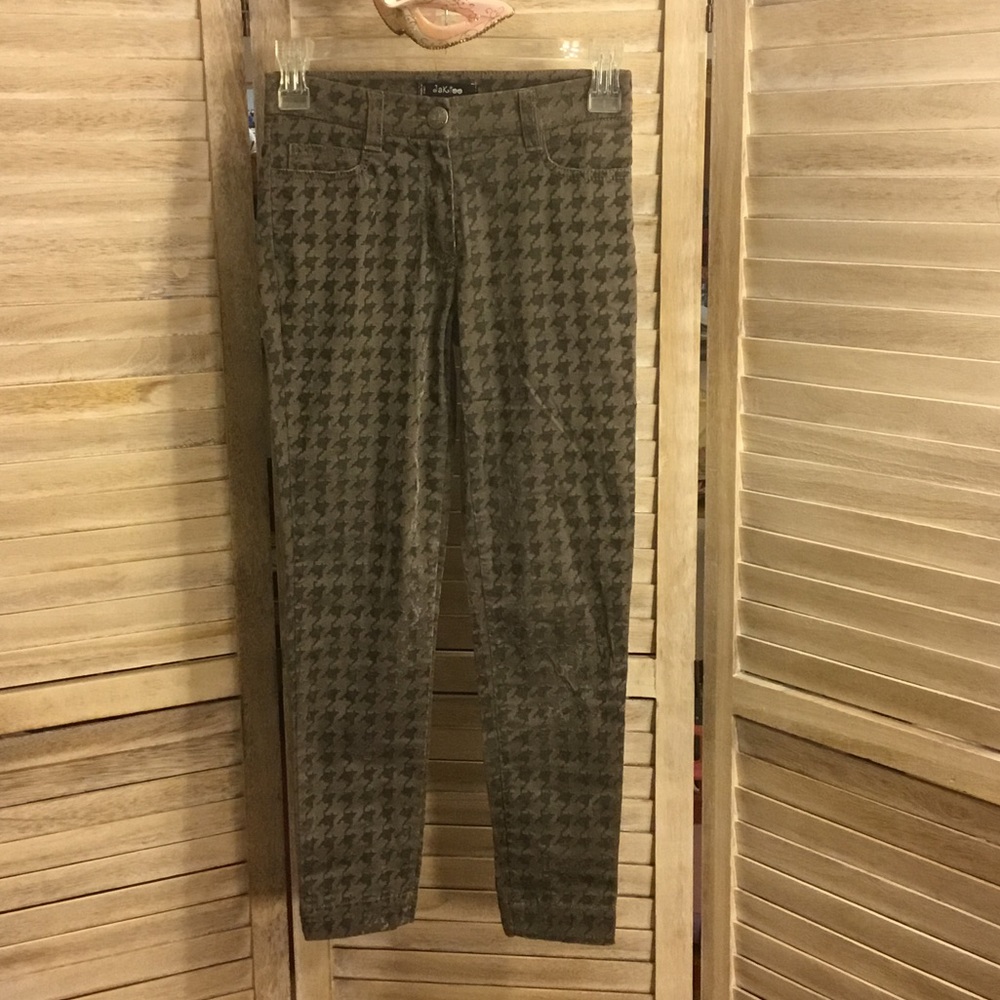 Beautiful Monnalisa Jakioo skinny pants imported.