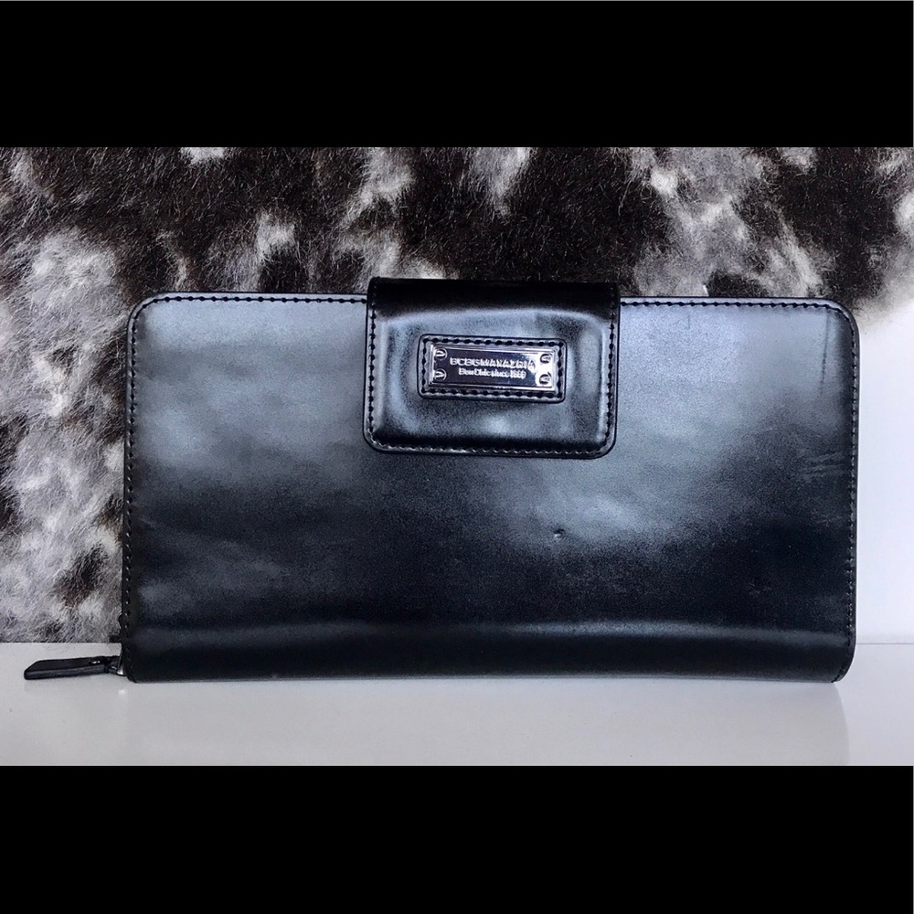 BCBGMAXAZRIA Black Sadie Leather Travel Wallet