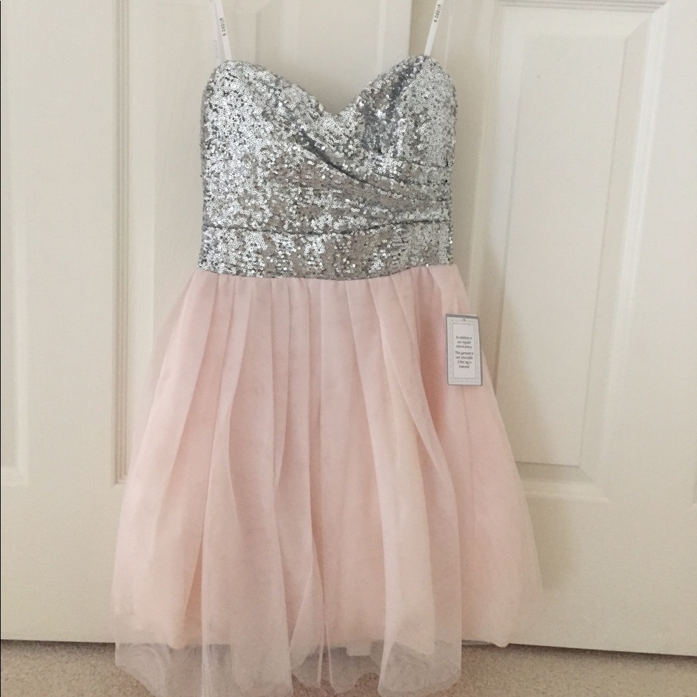 Brand New Dillard's Pink Sparkle Homecoming Dress