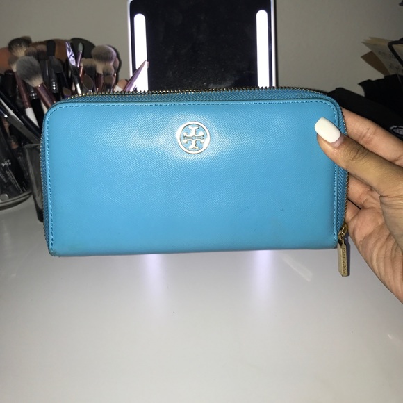 Tory Burch Robinson Continental Wallet - Picture 1 of 4