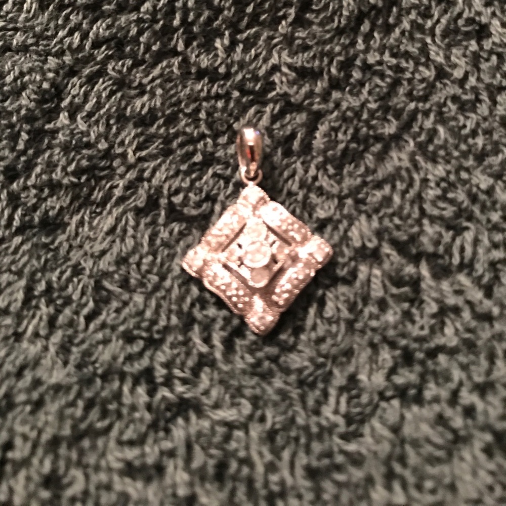 Diamond pendant ( can be worn on a chain)