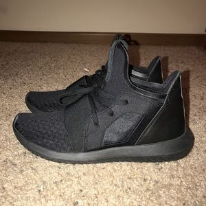 Adidas tubular all black