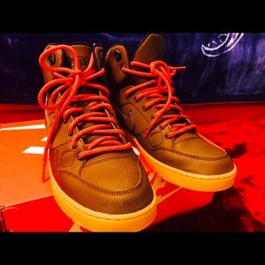 Authentic son of force mid winter Nike shoes