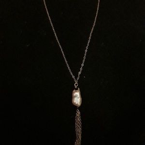 -NWT Dainty Pearl tassle Necklace
