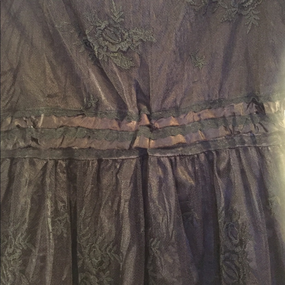 Dress - Picture 6 of 6