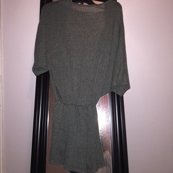 Deep V neck olive green romper 💕 - Picture 3 of 4