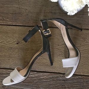 || Nine West black and white pump