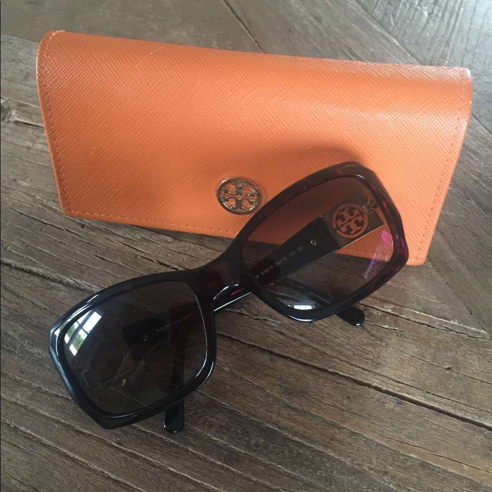 Tory Burch sunglasses 😎