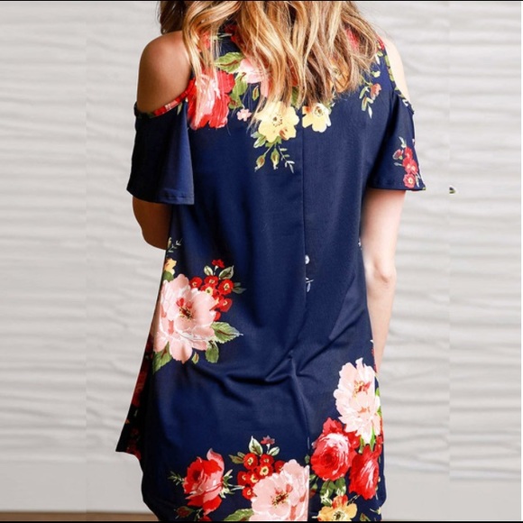 B2G1♦️Floral Cold Shoulder Blouse Navy - Picture 2 of 8