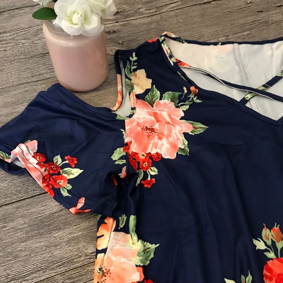 B2G1♦️Floral Cold Shoulder Blouse Navy - Picture 6 of 8