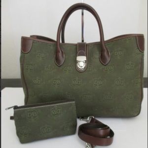 Dooney and Bourke large purse with make up bag😉