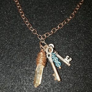 *Sale* Crystal and keys charm Necklace