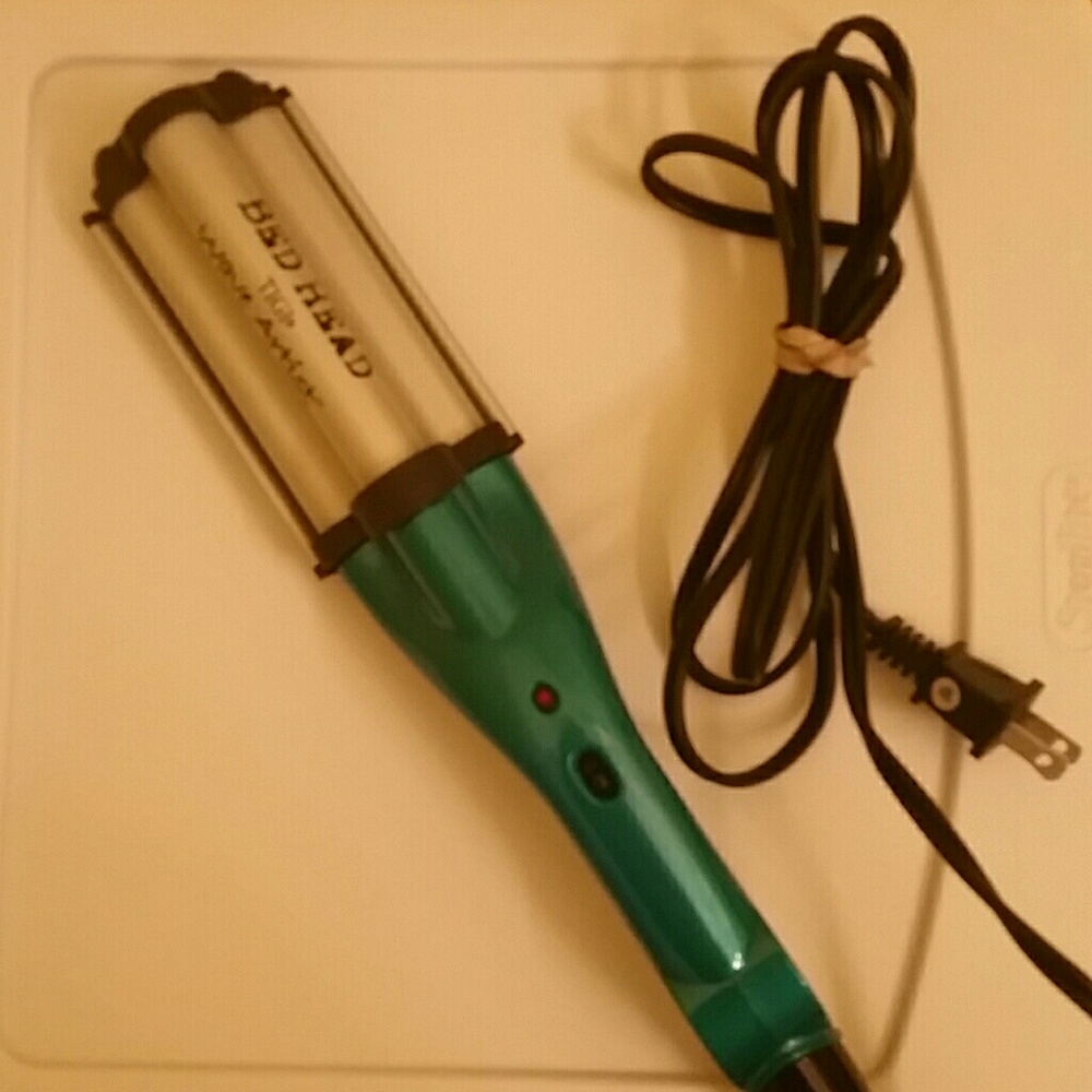 Bed Head wave artist triple barrel waver