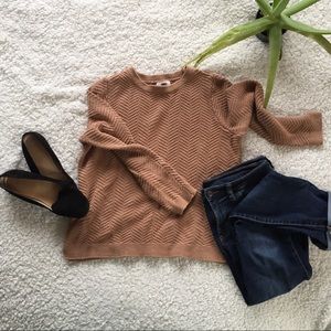 Chevron stitch patterned pullover sweater