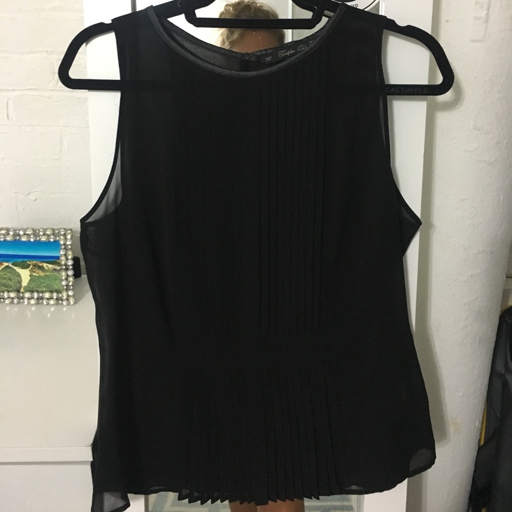 Black pleated tank