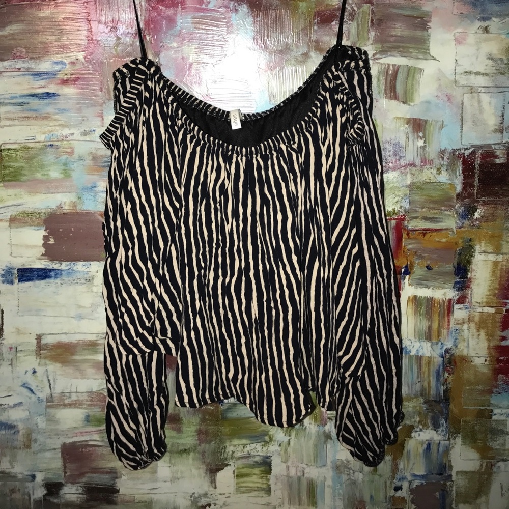 Off the shoulder top cropped striped