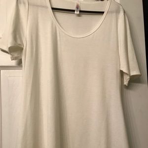 Lularoe Perfect tee.