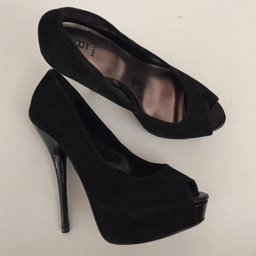 Bakers Davey Suede Pumps
