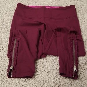 Wunder Under ruffle zip leggings