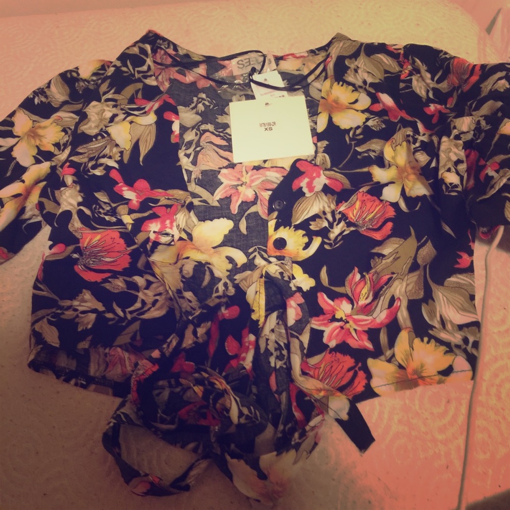 LF Kimono like crop cross top!!!