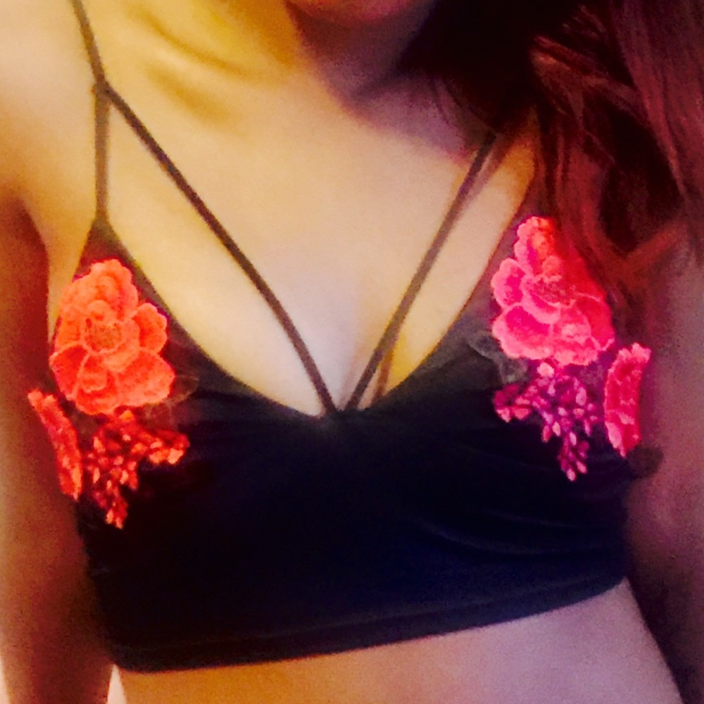 Black ROSE crop tank top ❤️❤️❤️