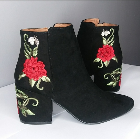 LAST PAIR!! //The Carly// Black flower booties - Picture 4 of 8
