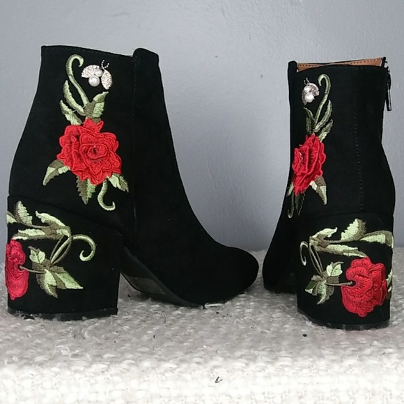 LAST PAIR!! //The Carly// Black flower booties - Picture 2 of 8