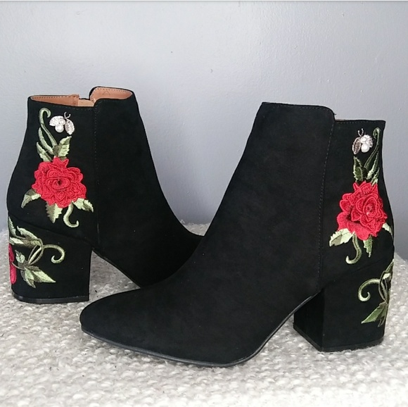 LAST PAIR!! //The Carly// Black flower booties - Picture 6 of 8