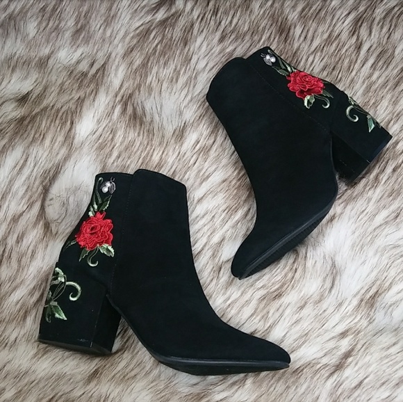 LAST PAIR!! //The Carly// Black flower booties - Picture 7 of 8