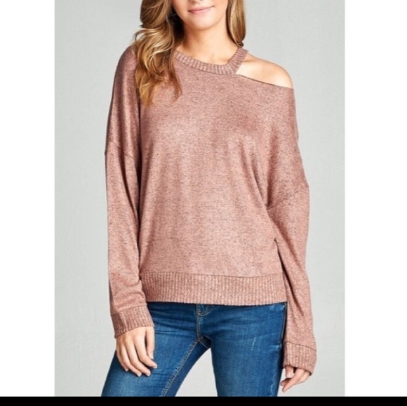 🌟CLEARANCE !🌟🆕️🍁Dusty Pink Erica Cutout Top🍁 - Picture 2 of 3