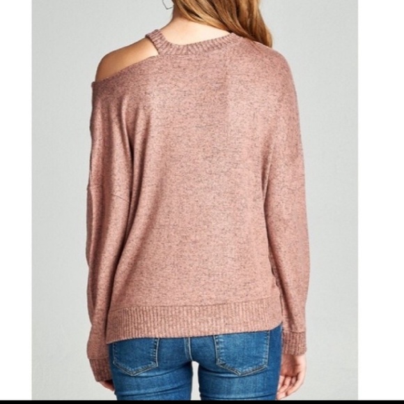 🌟CLEARANCE !🌟🆕️🍁Dusty Pink Erica Cutout Top🍁 - Picture 3 of 3