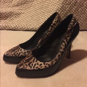 Leopard print pumps