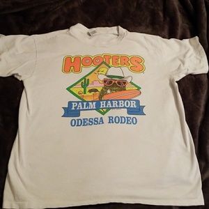 Vintage Hooters shirt
