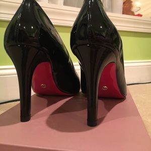 VINCI Black Heels w/ Red Sole