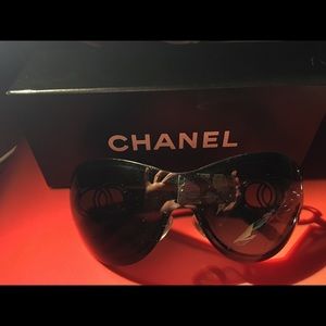 Authentic Chanel shield Sunglasses CH4144