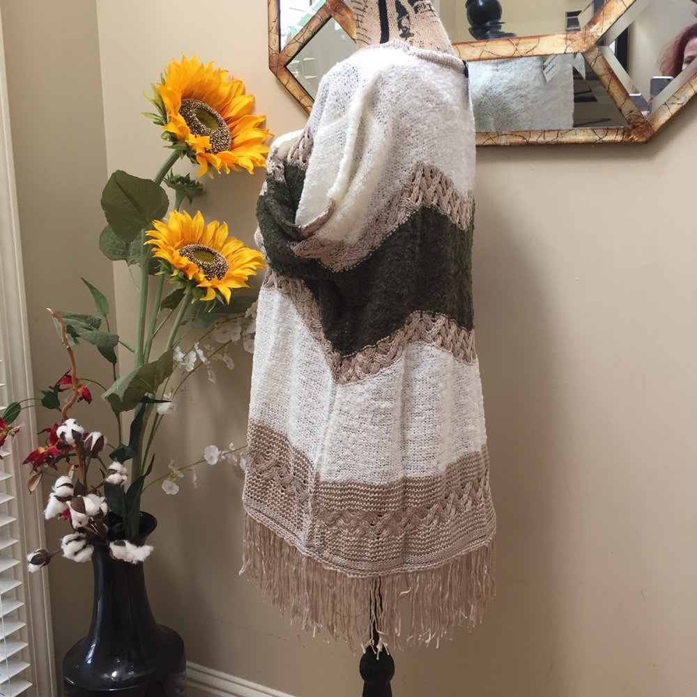 Umgee BOHO crochet fringed sweater tunic - Picture 5 of 6