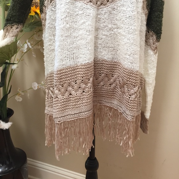 Umgee BOHO crochet fringed sweater tunic - Picture 4 of 6
