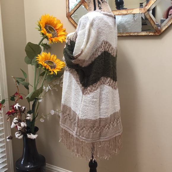 Umgee BOHO crochet fringed sweater tunic - Picture 5 of 6