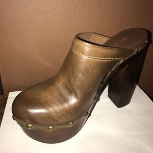 "Oakey" Platform Clog