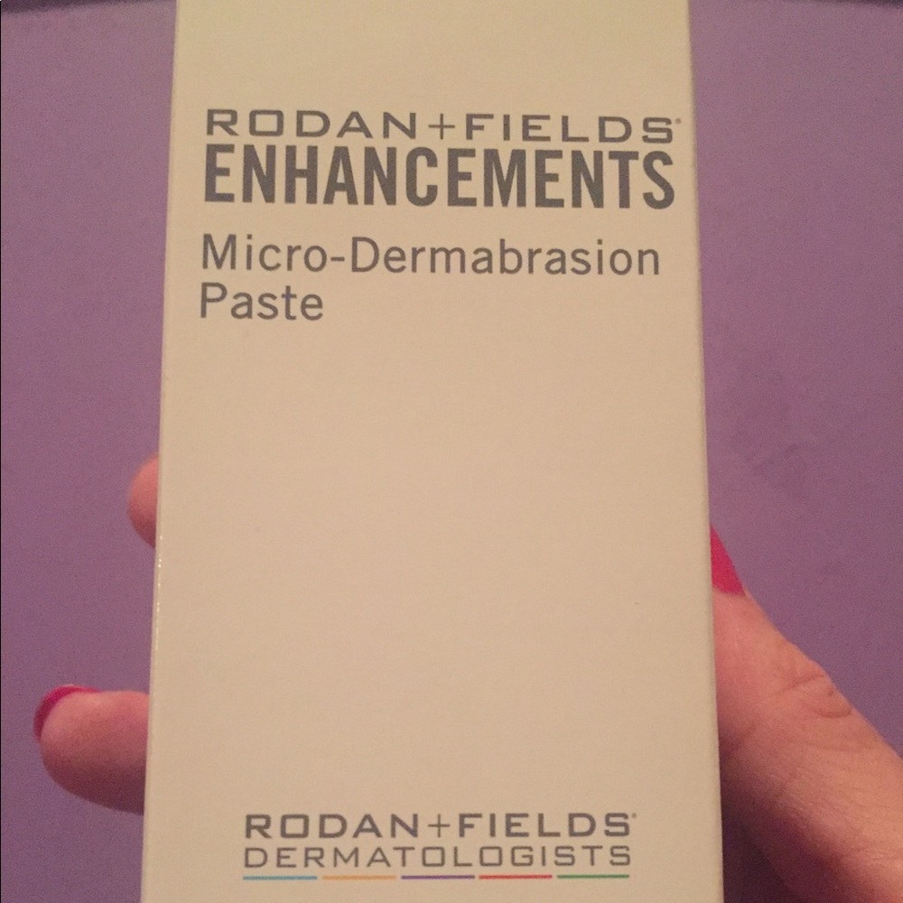 Microdermabrasion paste packets
