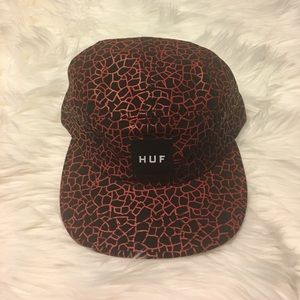 Black & Red Giraffe Print Huf SnapBack. Black & Red Giraffe Print Huf SnapBack.