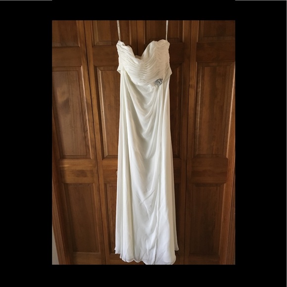 simple wedding dress - Picture 1 of 1