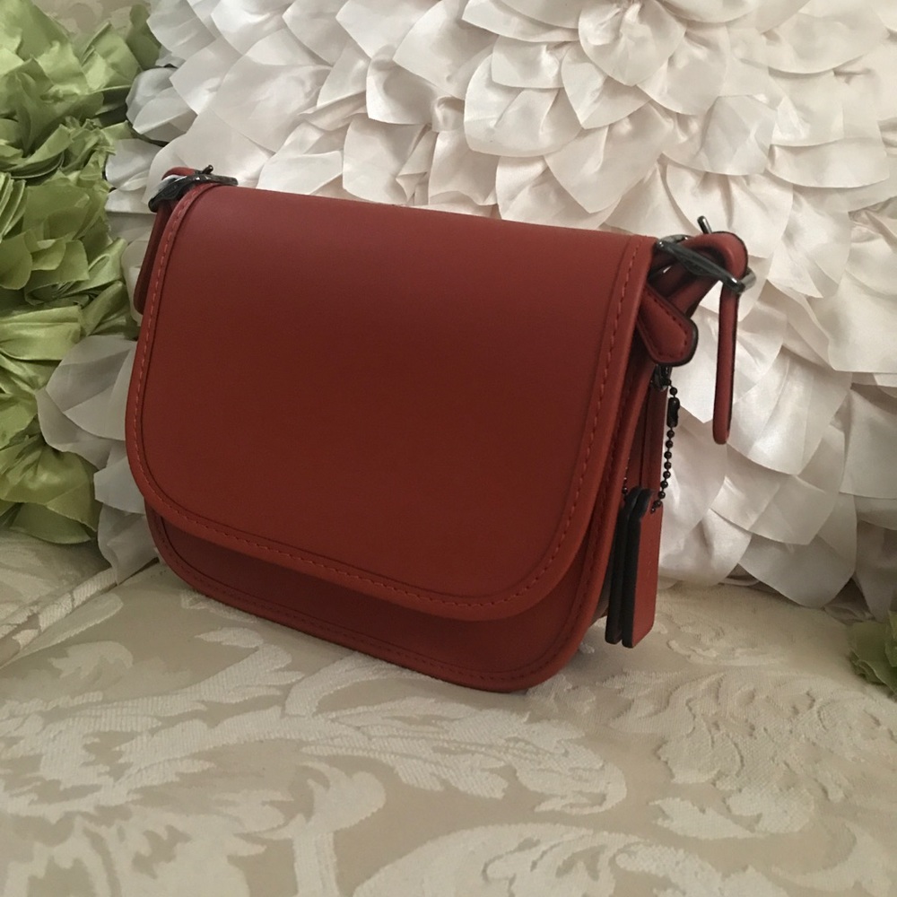 🆕 LAST CHANCE Coach Leather Glovetn Saddle Bag