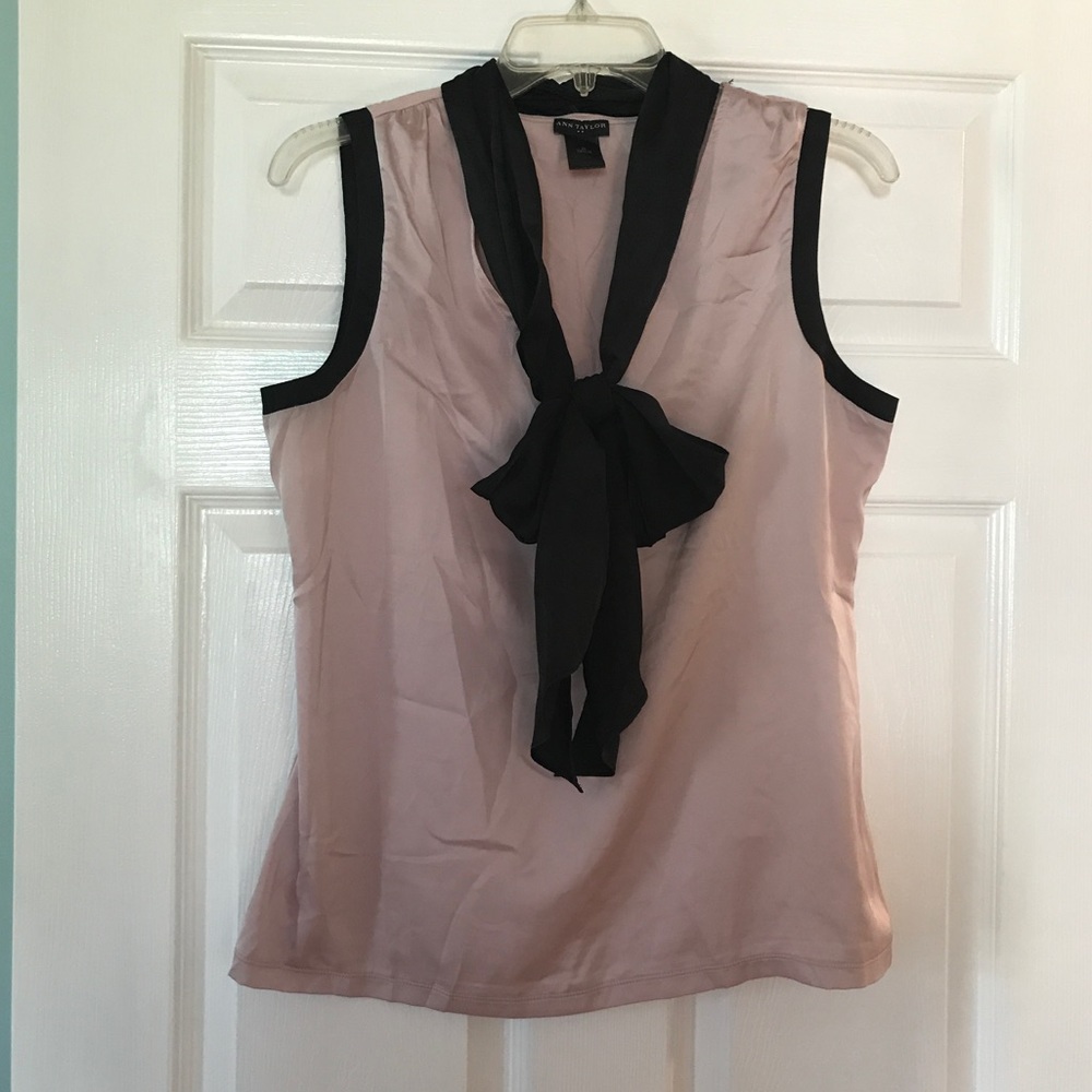 EUC Ann Taylor Blouse - Size M