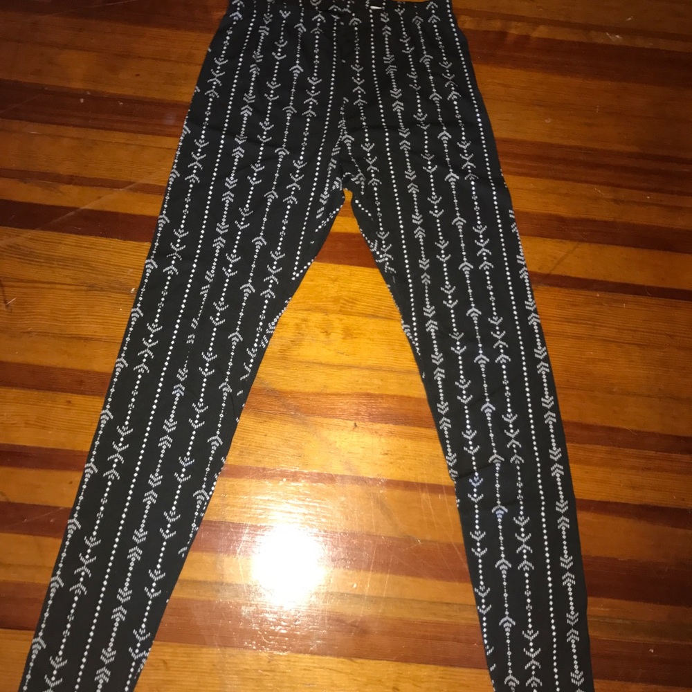 Black and white retro leggings