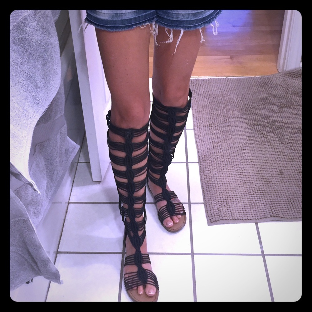 💥SALE! Black Gladiator Knee High Sandals