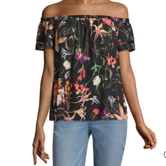 belle and sky Tops - Off the shoulder trim top NWT