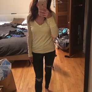 Long sleeve yellow tshirt.