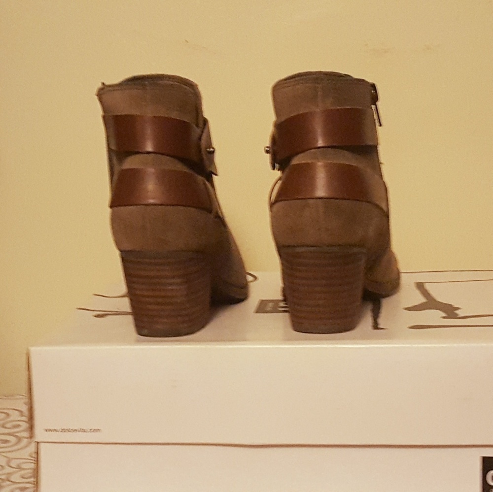 DV Dolce Vita  Jaxen bootie taupe suede size 7 - Picture 3 of 5